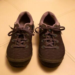 Ahnu grey walking shoe with vibram sole, size 8.